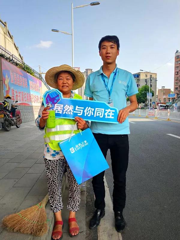 高溫下的堅守——致敬最可愛的人，居然之家鄖陽店“夏季送清涼”